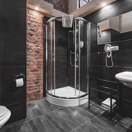 Stara Przedzalnia Bed & Breakfast 4*